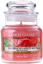 Duftkerze im Glas Sun-Drenched Apricot Rose - Yankee Candle Sun-Drenched Apricot Rose Jar — Bild N1
