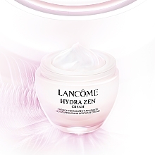 Feuchtigkeitsspendende und aufweichende Gesichtscreme mit Hyaluronsäure und Rosenextrakt - Lancome Hydra Zen Cream — Bild N5