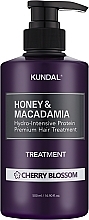 Intensiv feuchtigkeitsspendende Haarspülung mit Kirschblüten - Kundal Honey & Macadamia Treatment Cherry Blossom — Bild N1