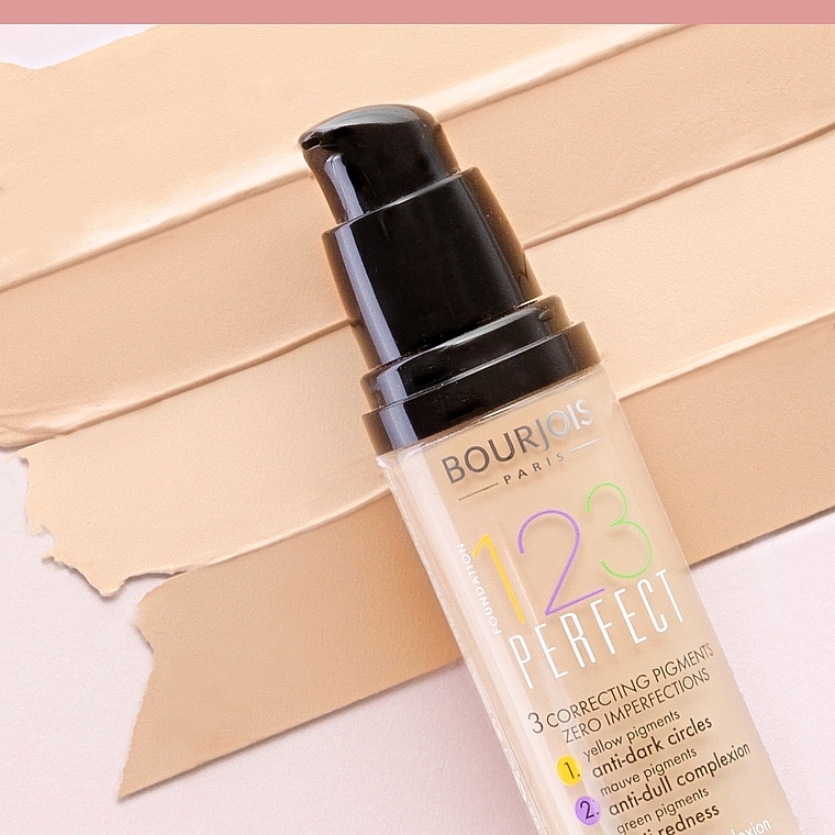 Flüssige Foundation für unreine Haut - Bourjois 123 Perfect Foundation — Bild N12