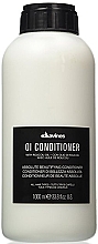 Cremige Haarspülung für mehr Geschmeidigkeit, Glanz und Volumen - Davines Oi Conditioner  — Bild N3
