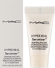 GESCHENK! Feuchtigkeitsspendendes Gesichtsserum - M.A.C Hyper Real Serumizer Skin Balancing Hydration Serum (Probe)  — Bild N2