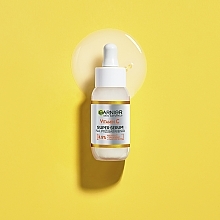 Anti-Bleaching Serum mit Vitamin C - Garnier Skin Naturals Super Serum — Bild N24