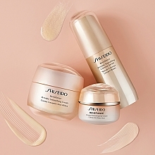 Augencreme - Shiseido Benefiance ReNeuraRED Technology Wrinkle Smoothing Eye Cream — Bild N10