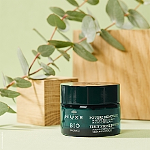 Gesichtspeeling-Maske mit Aprikosenkernpulver und Salicylsäure für alle Hauttypen - Nuxe Bio Organic Micro-Exfoliating Cleansing Mask — Bild N4