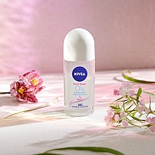 Deo Roll-on Antitranspirant - NIVEA Fresh Flower Deodorant Roll-On — Bild N2