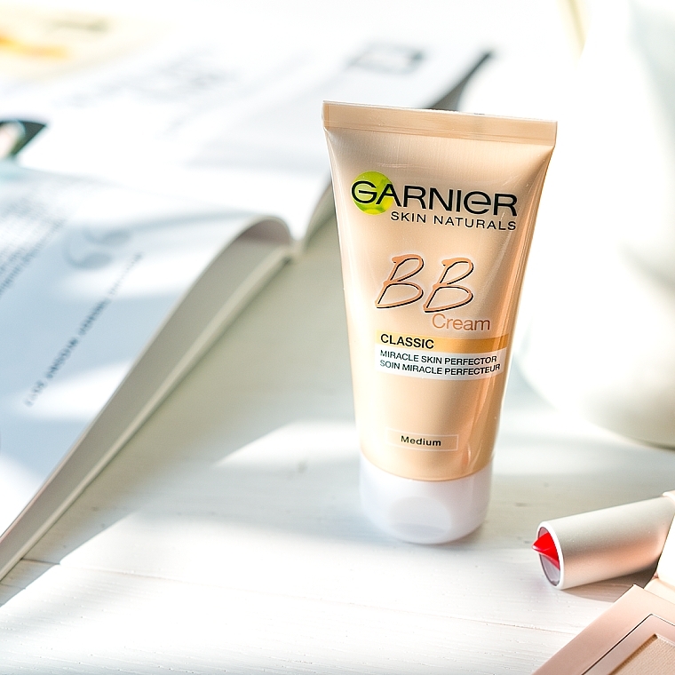 5in1 Feuchtigkeitsspendende BB Creme mit LSF 15 - Garnier Skin Naturals Classic Miracle Skin Perfector — Bild N4