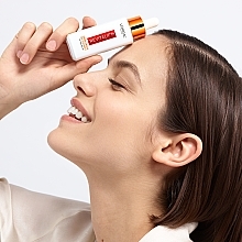 Gesichtsserum mit 12 % Vitamin C - L'Oreal Paris Revitalift Clinical  — Bild N16