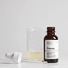 The Ordinary Ascorbyl Glucoside Solution 12% - Aufhellendes Gesichtsserum mit Ascorbyl Glucuside — Bild N5