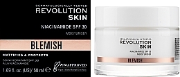Düfte, Parfümerie und Kosmetik Feuchtigkeitsspendende Gesichtscreme mit Niacinamid - Revolution Skin Blemish Niacinamide SPF 30 Moisturiser 