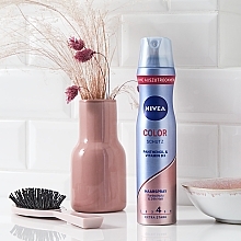 Haarlack "Color Care & Protect" Extra starker Halt - NIVEA Hair Care Color Protection Styling Spray — Bild N3