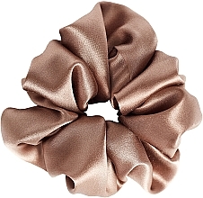 Haargummi aus Naturseide dunkelbeige - de Lure Scrunchie — Bild N1