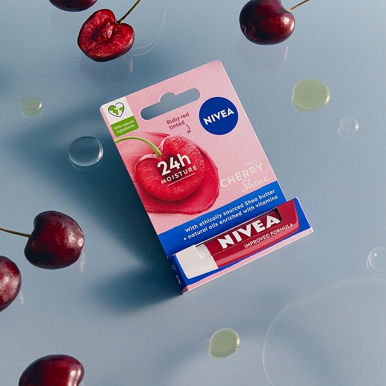 Lippenbalsam "Cherry Shine" - NIVEA Lip Care Fruity Shine Cherry Lip Balm — Bild N7