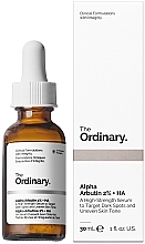 Hochwirksames aufhellendes Serum zur Minimierung von dunklen Flecken - The Ordinary Alpha Arbutin 2% + HA  — Bild N1