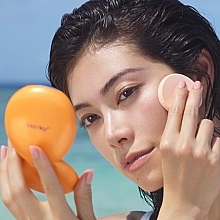 Shiseido Tanning Compact Foundation SPF10 (austauschbare Patrone)  - Kompakte Foundation mit Sonnenschutz — Bild N5