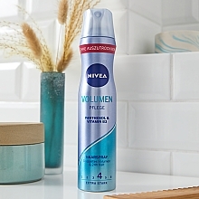 Haarspray für mehr Volumen Extra starker Halt - Nivea Volume Care Styling Hairspray — Bild N2