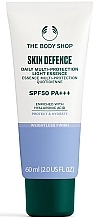 Düfte, Parfümerie und Kosmetik Multischützende Gesichtsessenz - The Body Shop Skin Defence Daily Multi-protection Light Essence SPF 50+ PA++++