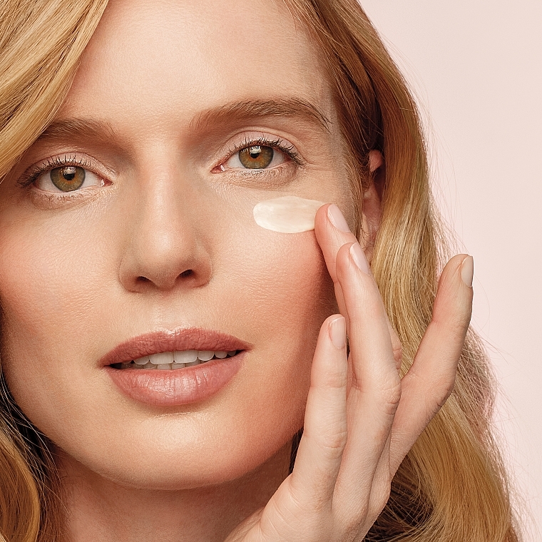 Augencreme - Shiseido Benefiance ReNeuraRED Technology Wrinkle Smoothing Eye Cream — Bild N2