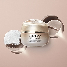 Augencreme - Shiseido Benefiance ReNeuraRED Technology Wrinkle Smoothing Eye Cream — Bild N4
