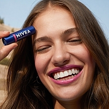 NIVEA - Nivea Caring Beauty Lip & Chick SPF 30  — Bild N10