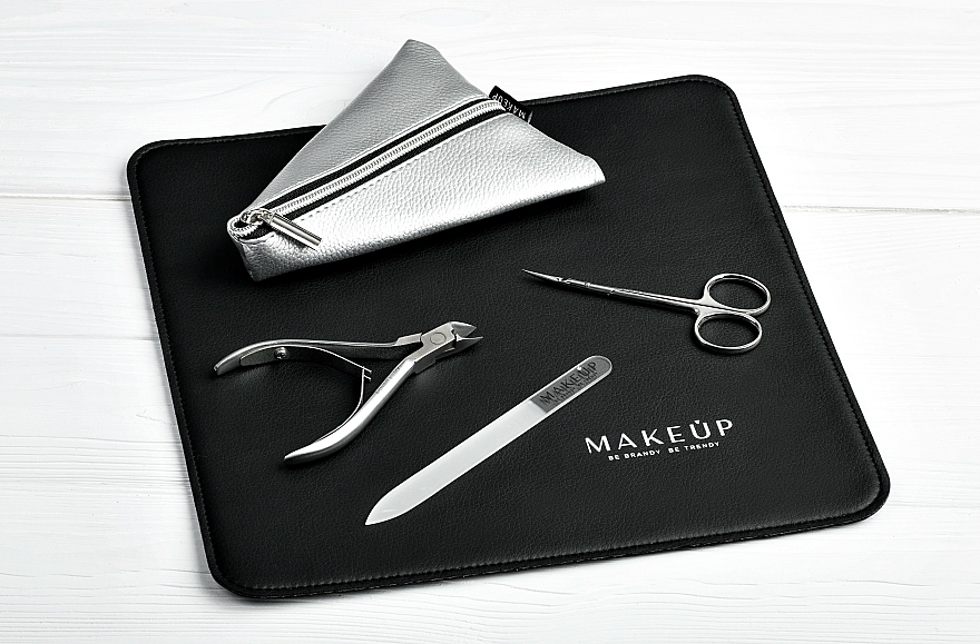 Maniküre-Etui Manicure triangle silbern - MAKEUP — Bild N2