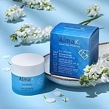 Regenerierende Tages-Gesichtscreme - Alma K. Age-Defying Regenerating Day Cream SPF30 — Bild N8