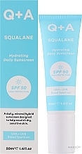 Feuchtigkeitsspendende Sonnencreme für das Gesicht  - Q+A Squalane Hydrating Daily Sunscreen SPF 50  — Bild N2