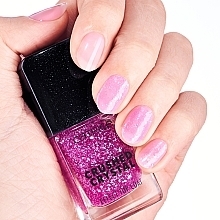 Decklack mit Crushed-Kristall-Effekt  - Catrice Crushed Crystal Effect Amethyst Aura Top Coat  — Bild N5