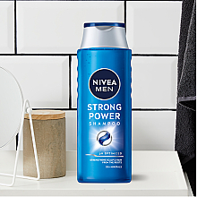 Pflegeshampoo für Männer "Strong Power" - NIVEA MEN Shampoo — Bild N5