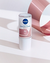 Deo Roll-on - Nivea Derma Dry Control Maximum Antiperspirant — Bild N5