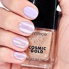 Decklack für Nägel mit kosmischem Goldeffekt - Catrice Cosmic Gold Effect Celestial Light Top Coat  — Bild N5