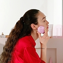 Kompakte Gesichtsreinigungsbürste pink - Foreo Luna Play Smart 2 Tickle Me Pink — Bild N4