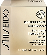 Schützende Tagescreme für reife Haut SPF 15 - Shiseido Benefiance NutriPerfect Day Cream SPF 15  — Bild N5