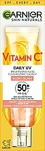 Tages-Sonnenschutzfluid mit Vitamin C für einen strahlenden Teint SPF50+ - Garnier Skin Naturals — Bild N3