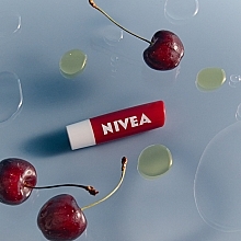 Lippenbalsam "Cherry Shine" - NIVEA Lip Care Fruity Shine Cherry Lip Balm — Foto N8