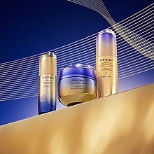 Straffende Gesichtsbehandlung für die Nacht - Shiseido Vital Perfection Overnight Firming Treatment (Refill)  — Bild N4