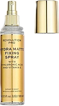 Düfte, Parfümerie und Kosmetik Make-up-Fixierspray mit Hyaluronsäure und Vitamin E - Revolution PRO Hydra-Matte Fixing Spray