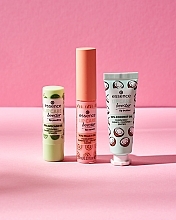 Lippenbutter mit 10% Kokosöl - Essence Lip Care Booster — Bild N8