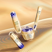 Konzentrierte Creme für reife Haut - Shiseido Vital Perfection Concentrated Supreme Cream  — Bild N8