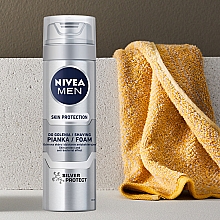 Antibakterieller Rasierschaum "Silberschutz" - NIVEA MEN Silver Protect Shaving Foam — Foto N2