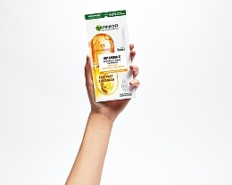 Feuchtigkeitsspendende Tuchmaske für das Gesicht mit Vitamin C und Ananasextrakt - Garnier Skin Naturals — Bild N6