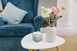 Duftkerze in einem Milchglas weiße Blumen - Bispol Scented Candle White Flowers — Bild N2
