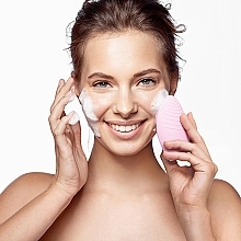 2in1 Kompaktes Anti-Aging Massagegerät und reinigende Gesichtsbürste für normale Haut - Foreo Luna 2 For Normal Skin — Bild N5
