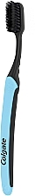 Zahnbürste mit Holzkohle weich schwarz-blau - Colgate Toothbrush — Bild N6
