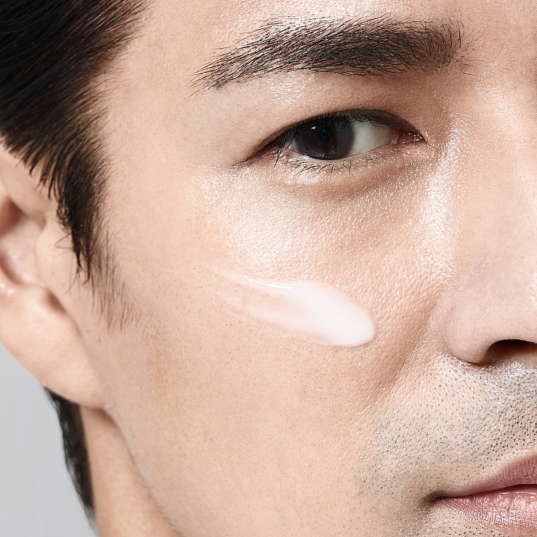 Feuchtigkeitsspendendes und tonisierendes Gesichtsfluid - Shiseido Men Energizing Moisturizer Extra Light Fluid — Bild N3