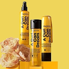 Leave-in Spray für lockiges Haar - Matrix A Curl Can Dream Spray Scrunch N' Go Defining Spray — Bild N6