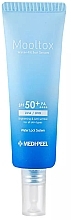 Düfte, Parfümerie und Kosmetik Ultra-feuchtigkeitsspendendes Gesichtsserum - Medi Peel Aqua Mooltox Water-Fit Sun Serum SPF 50+ 