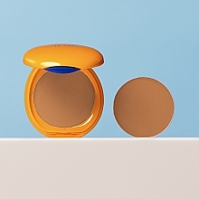 Sonnenschutz-Foundation - Shiseido Tanning Compact Foundation SPF10  — Bild N8