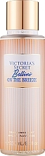 Düfte, Parfümerie und Kosmetik Parfümiertes Körperspray - Victoria's Secret Bellini On The Breeze Fragrance Mist