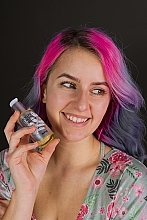 Kräuterelixier für das Gesicht mit Hanföl - Auna Herbal Normalizing Elixir With CBD Oil — Bild N12